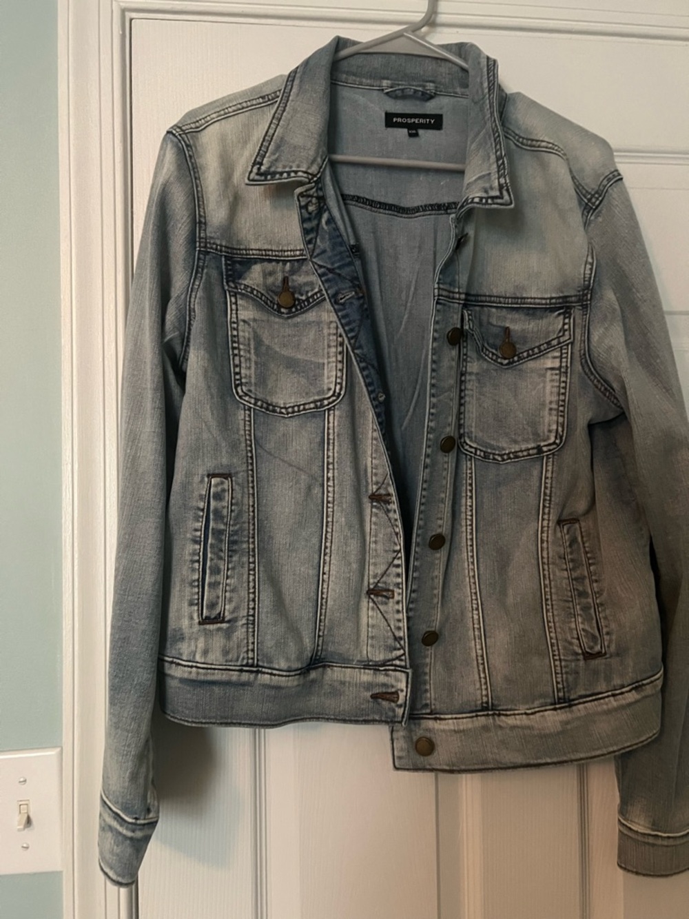 Women's Light Wash Denim Jacket - Light Blue